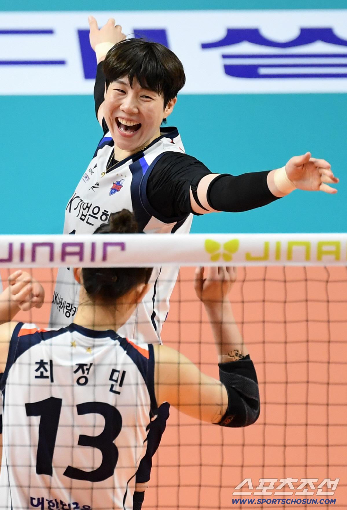 '실바의 포효' 우승 후보를 삼켰다. GS칼텍스 3대1로 기업은행 꺾고 …