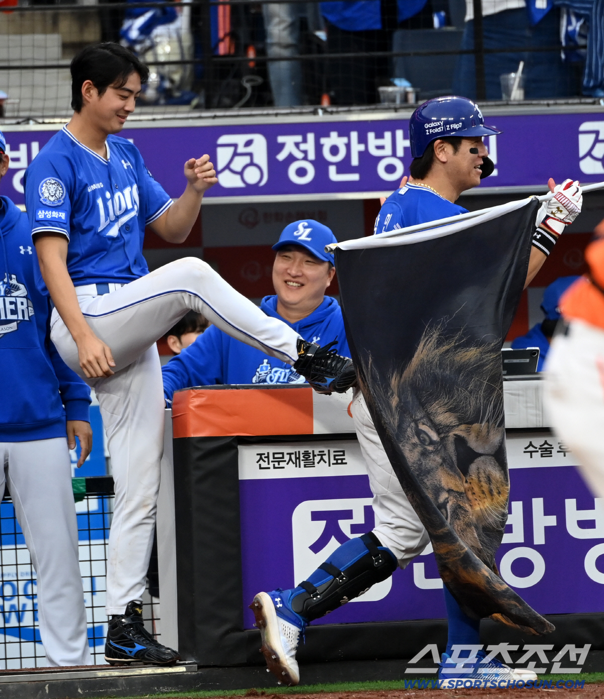 홈런 쳤는데 이런 반응이라고?…PO 최고령 기록 탄생 비하인드 "1루까지…
