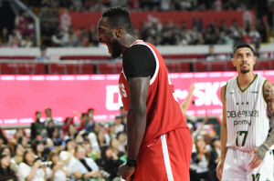 [현장분석] 19P-15R, 야투율 단 32%. 계륵같은 자밀 워니. SK 81대66 DB 격파. 4연패 탈출 주인공들은 따로 있었다