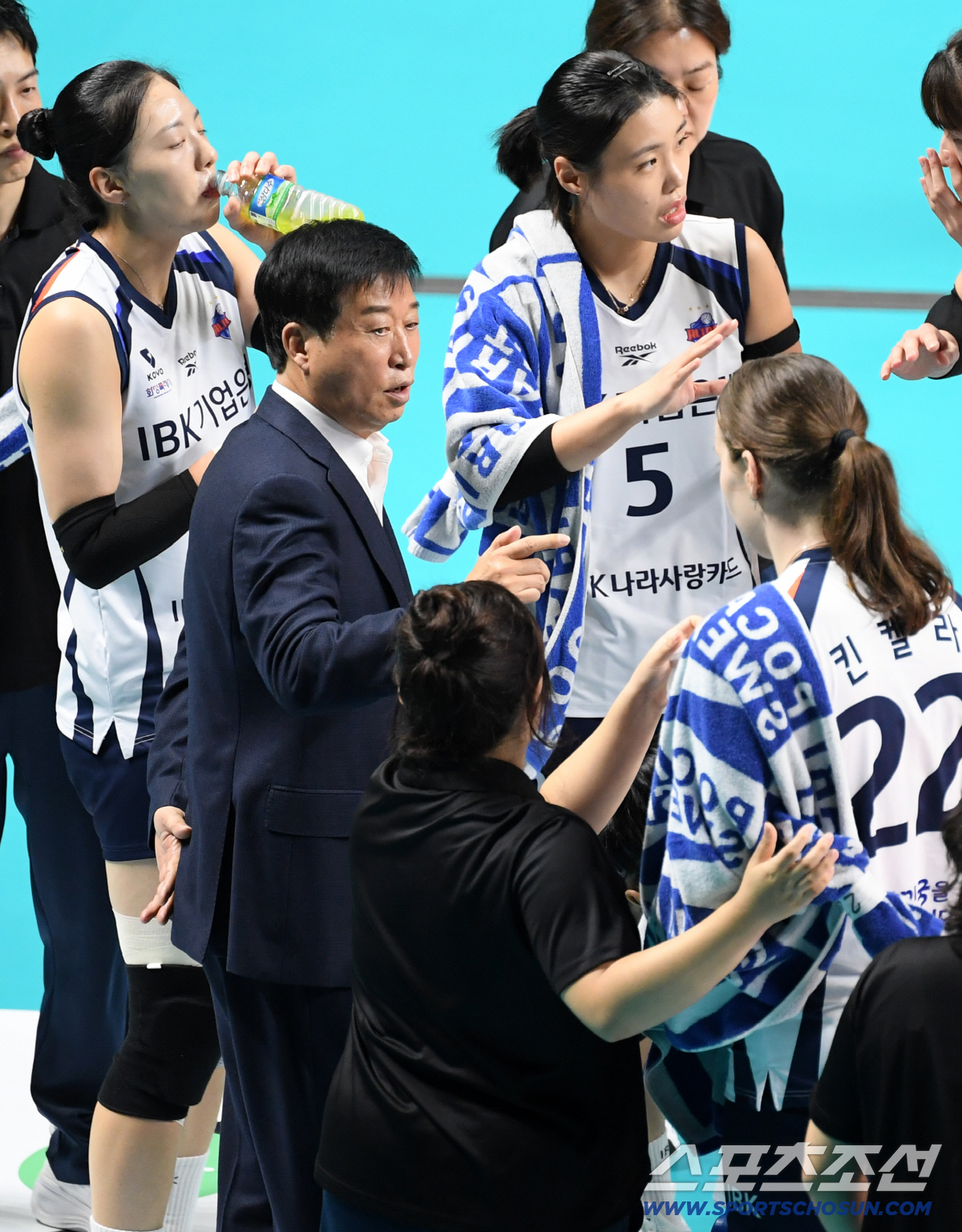 '우승 후보의 예상외의 패배' 감독은 변명없었다. "잘된게 없었다. 잘 …