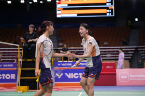 '기적같은 우승' 이소희-백하나, 덴마크오픈 정상 쾌거…김헤정-공희용 상대 4연패 뒤 첫승, 올시즌 첫 금메달