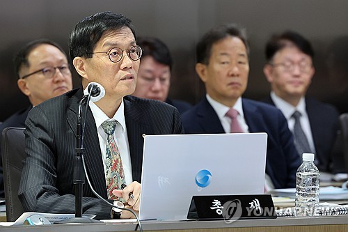 한은 총재 "美재무부와 통화스와프 검토한 적 없다"(종합)