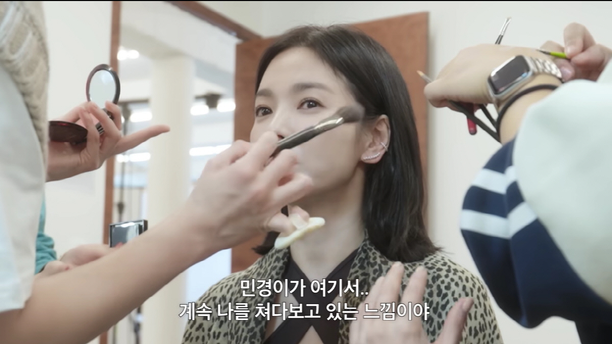 "혜교언니 목소리에 울컥" 송혜교, 강민경 유튜브 또 등장..내레이션 감…