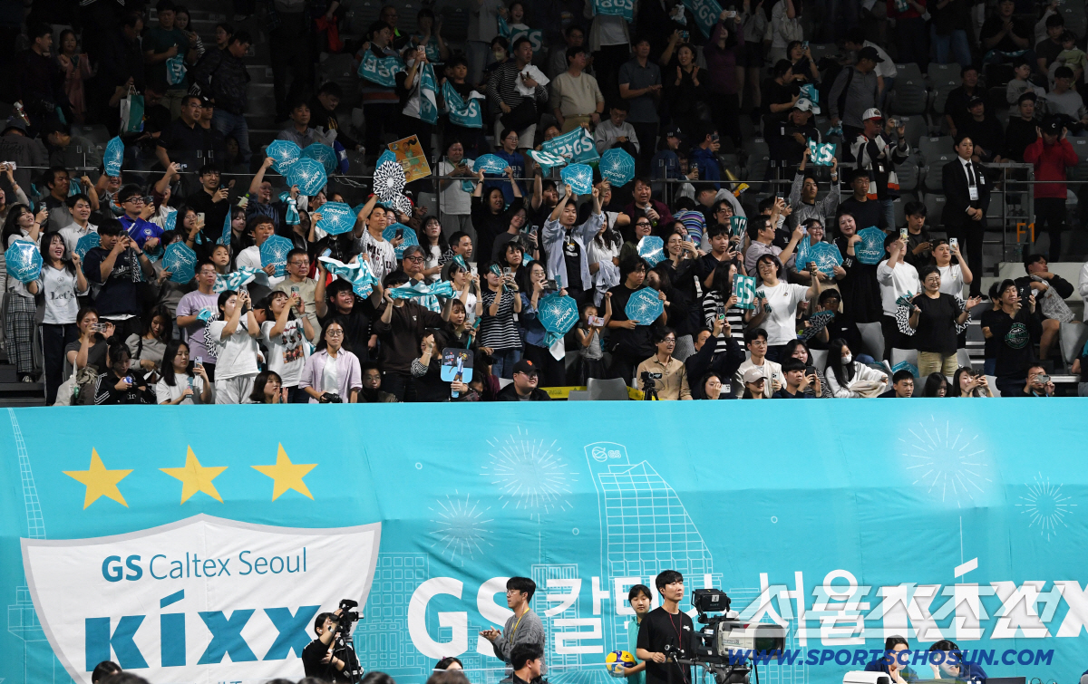 '우승후보 잡은 1호 이변의 주인공은 GS칼텍스' 이영택 감독 "서브 공…