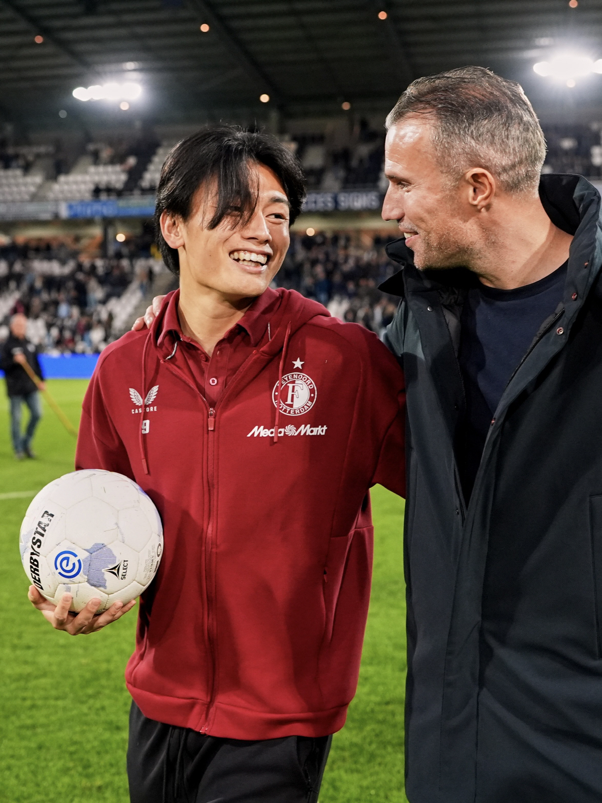 '브라질 격침' 일본 축구 겹경사, 에레디비시 역사상 첫 해트트릭 작성……