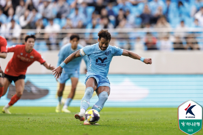 우승팀 나왔다! 이제 남은 것은 MVP 경쟁...박진섭-전진우 '전북 집…