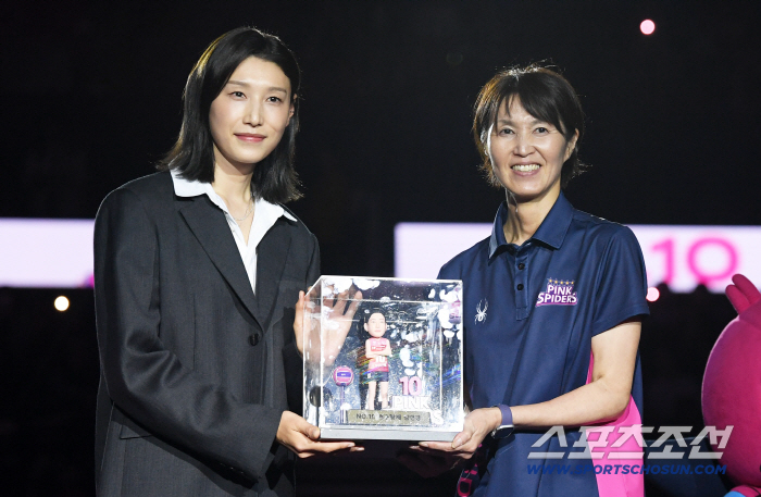 '김연경 있고, 없고' 평균관중 3000명 차이, 올해는 어떨까? "응원 많이 해주세요" 日명장의 간곡한 진심 [SC포커스]