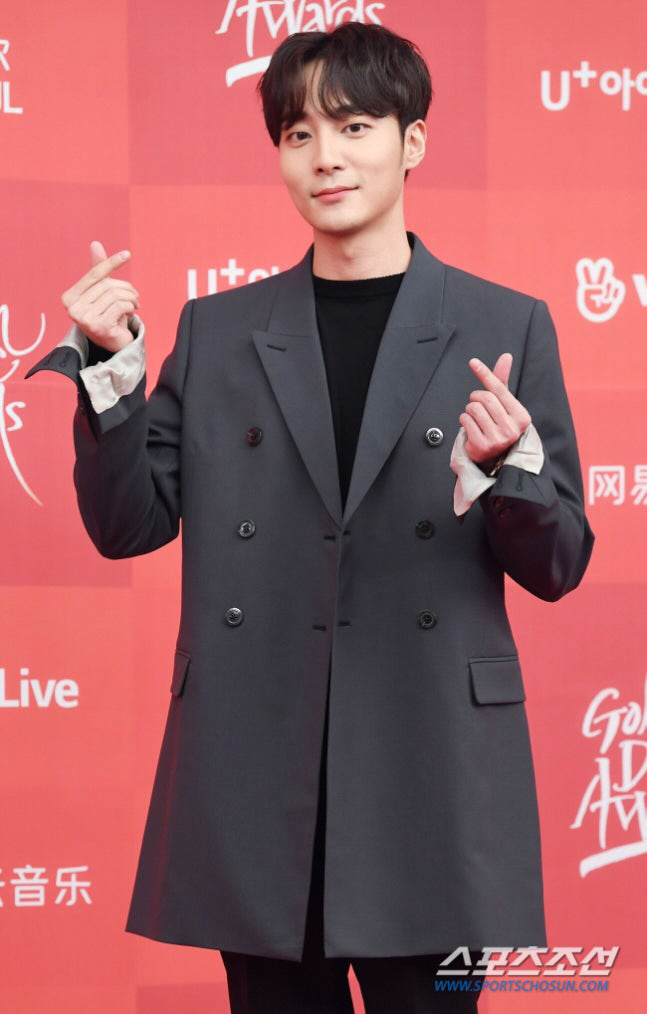 '27세에 입대' 로이킴 "해병대서 거지같은 일 겪었다, 어린 병장이 반…