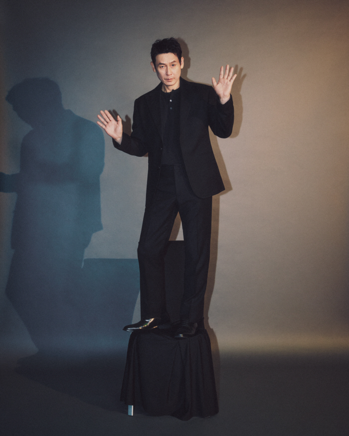 [인터뷰③] 설경구 "호불호 확실했던 류승범, 결혼 후 싫은 것도 떠안는 멋진 사람 돼"('굿뉴스')