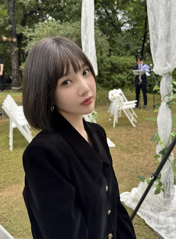 'K장녀' 조이, 두 여동생 합친 얼굴이었네..결혼식서 뭉친 우월한 세 …