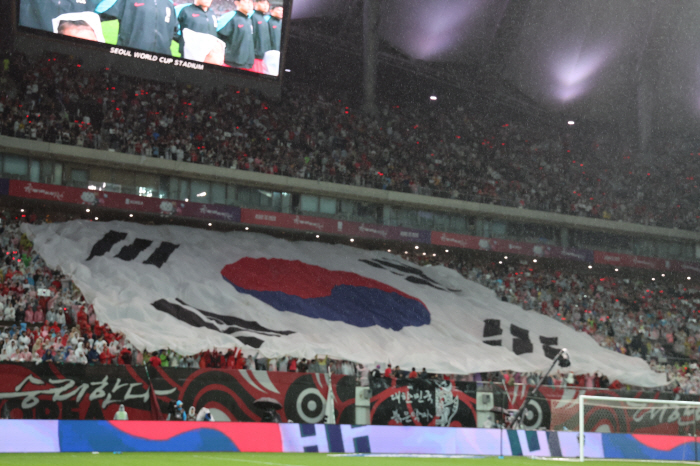 [단독]韓 여자대표팀 "손흥민처럼 A매치 이동, 비즈니스석 요구" '보이콧' 위기…'진퇴양난' KFA 어떤 결정내릴까