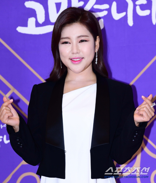 '200억 재산설' 송가인, 8년 무명 '눈물'로 버텼다 "한 많이 생겨…