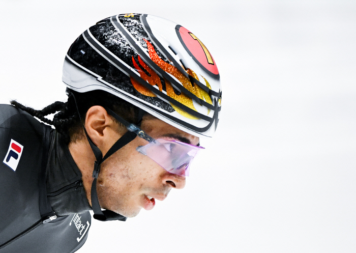 '금금금금금' 대회 최초 기록 수립→韓 남자 쇼트트랙 '최대 위협' 등장...'191cm 거구' 단풍국 괴물, 밀라노 끝판왕 예고