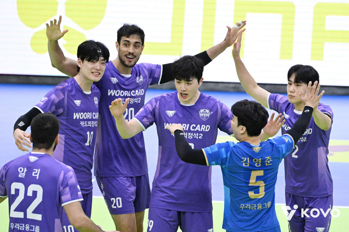 '브라질+이란 쌍포 미쳤다' 우리카드 개막전 축포, 한국전력 셧아웃 완파…