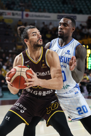 [현장리뷰]'아셈 마레이 칼 타마요 40점 합작' 창원 LG, '충격 개막 7연패' 한국가스공사 76-68 제압