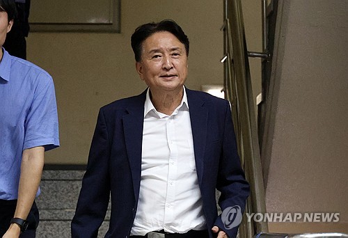 김영환 충북지사 수천만원 뇌물 혐의도…경찰, 구속영장 검토