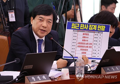 이성윤 "성매매·뇌물수수 판사에게 재판 맡길 수 있나"(종합)
