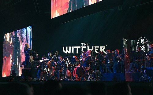 (쾰른=연합뉴스) 김주환 기자 = 20일(현지시간) 독일 쾰른 쾰른메세 전시장 게임스컴 2025 현장에서 열린 '더 위쳐 3: 와일드 헌트' 발매 10주년 기념 콘서트에서 오케스트라와 전통 악기 연주자들이 게임 수록곡을 연주하고 있다. 2025.8.21 jujuk@yna.co.kr
