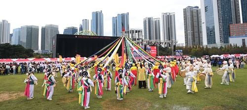 연수구, 능허대 축제 백제 사신 행렬 성료…'현대판 사신 외교'