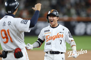 한화, PO 3차전에 유격수 이도윤·우익수 최인호 선발 출전