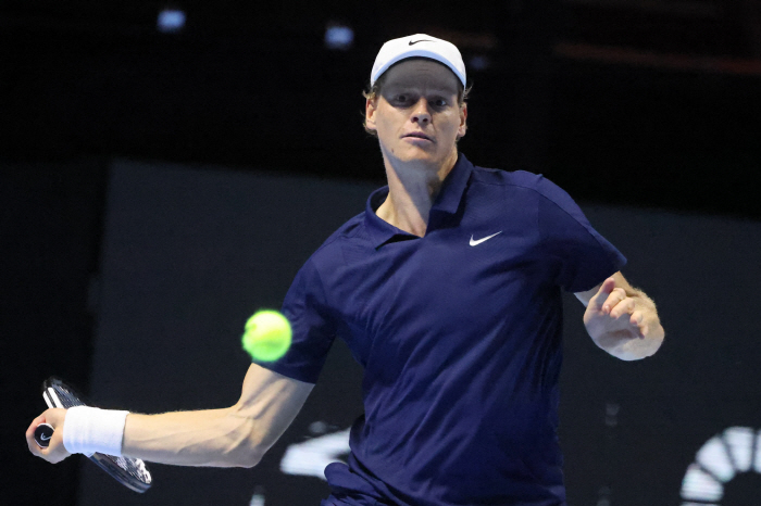 "윔블던 상금보다 한 수 위" 이벤트 경기라면서! GOAT도 상상 못 한 우승 선물 등장..."실제 가치만 580,000,000원"