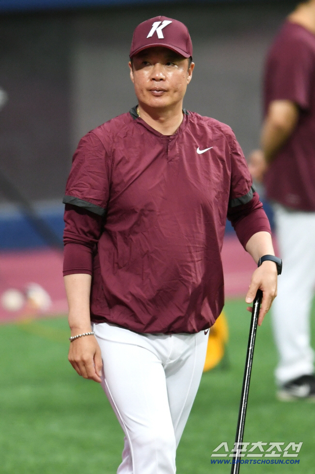 [단독] '타격 꼴찌' 키움, KS 이끈 코치 다시 모셔온다…강병식 코치…