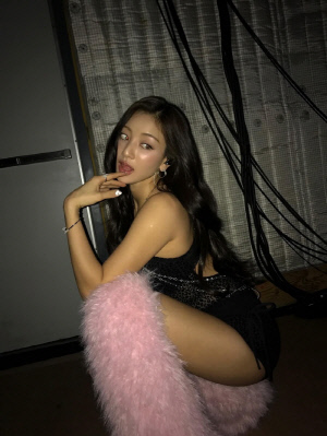 트와이스 지효, 주저앉았다[SCin스타]