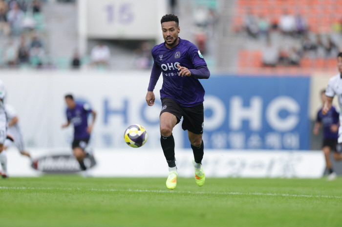 [공식발표]'고공 폭격기' 멀티골 넣은 모따, K리그1 33라운드 MVP...K리그2는 부천 이의형