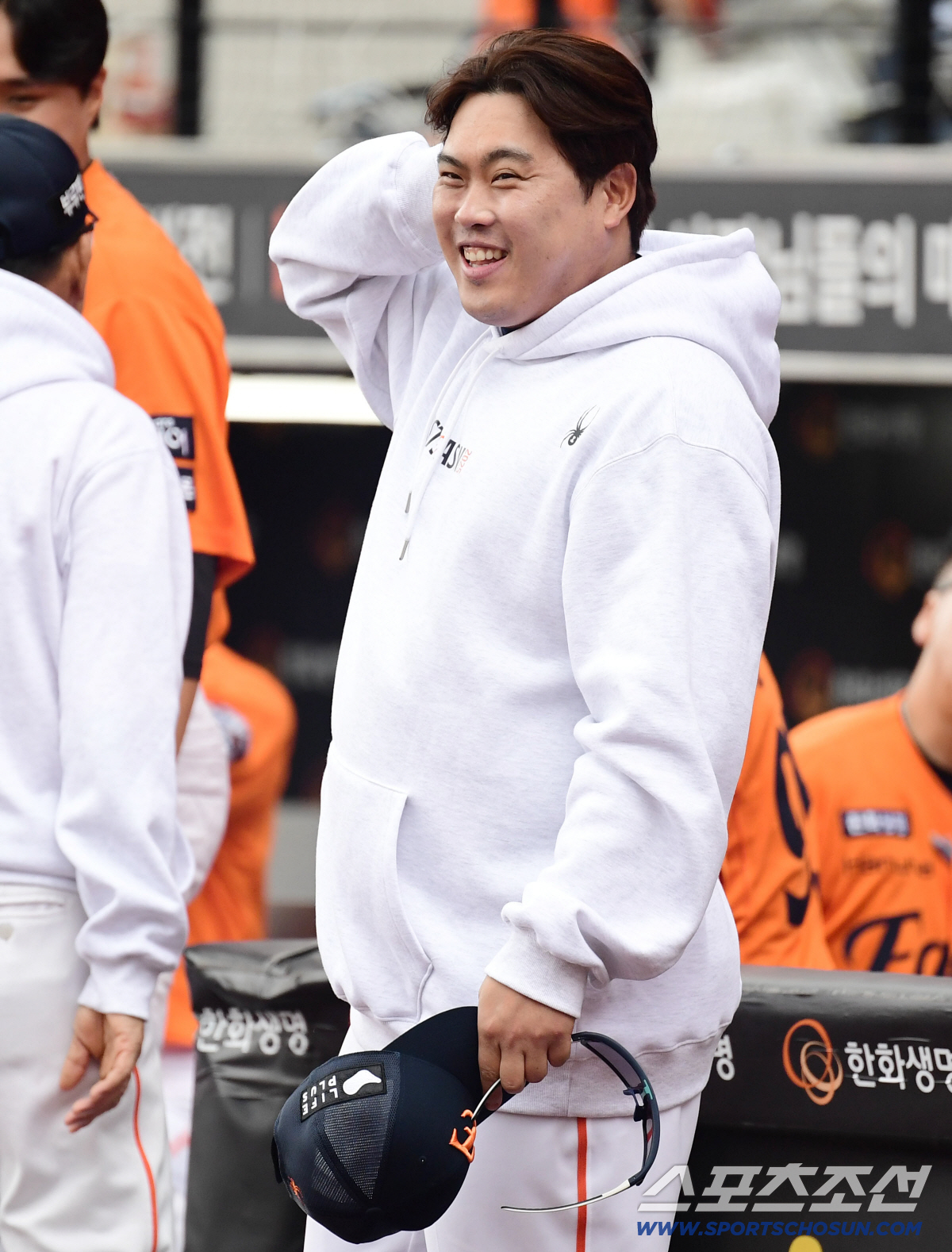 정말 '괴물'일까, 그도 '사람'일까...18년 만의 가을야구, 류현진의…