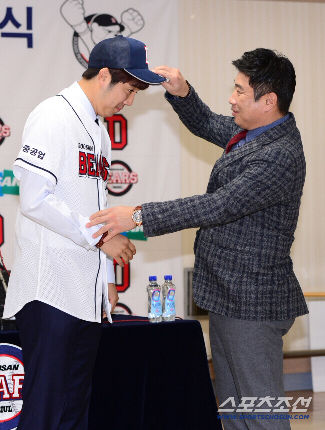 김태형 → 장원준, 이승엽 → 양의지 받았다…회장님 선물 또 기대해도 될…