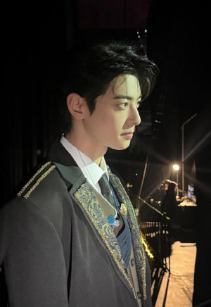 [청룡랭킹] 차은우 추격하는 변우석, 선두 경쟁 준비하는 추영우