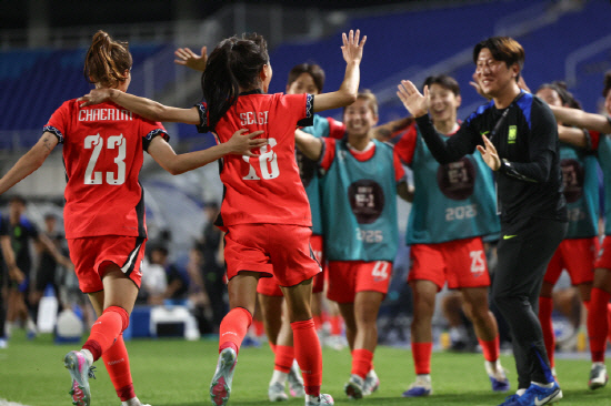 "태극마크 위상"vs"규모의 경제학" 韓 여자대표팀 항공권 이슈…KFA …