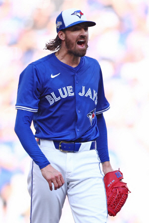 '하늘은 다저스편?' 21승 원투펀치 구원 등판이라니, 토론토 32년 만의 WS행 출혈 심했다