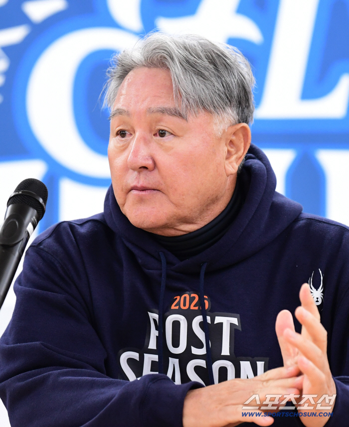 '배수의 진' 김경문 감독 "문동주 불펜 대기" 그렇다면 4차전 선발은 누구? [PO3 현장]