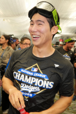 '설마' 김혜성 진짜 벤치만 지키다 우승 반지?…베츠랑 유격수 훈련은 했다, 한 타석 정말 어렵나