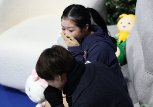 세계도 깜짝! '마오 키즈' 17세 日 피겨 초신성, 13시간 비행 후 귀국→모두가 놀란 한마디...