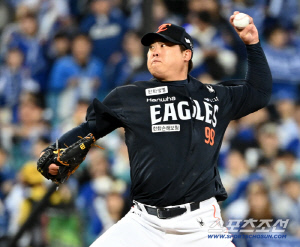 '18년 만에 가을야구' 149㎞ 던지며 이 악물었는데…통한의 홈런 두 방, 4이닝 충격 강판 [PO3]