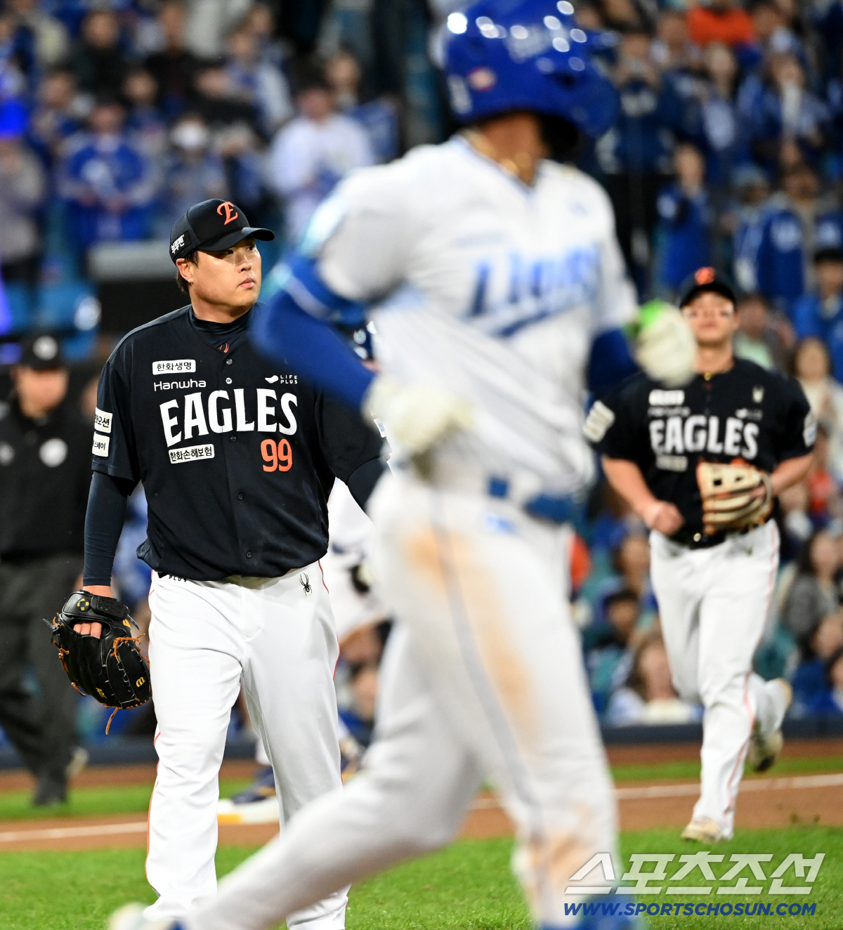 '18년 만에 가을야구' 149㎞ 던지며 이 악물었는데…통한의 홈런 두 …