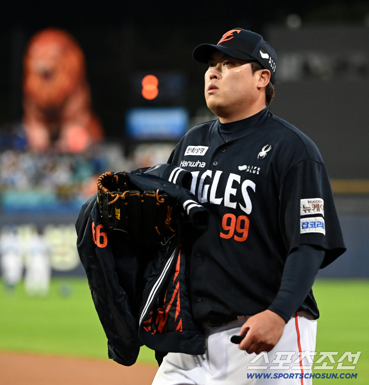 '18년 만에 가을야구' 149㎞ 던지며 이 악물었는데…통한의 홈런 두 …