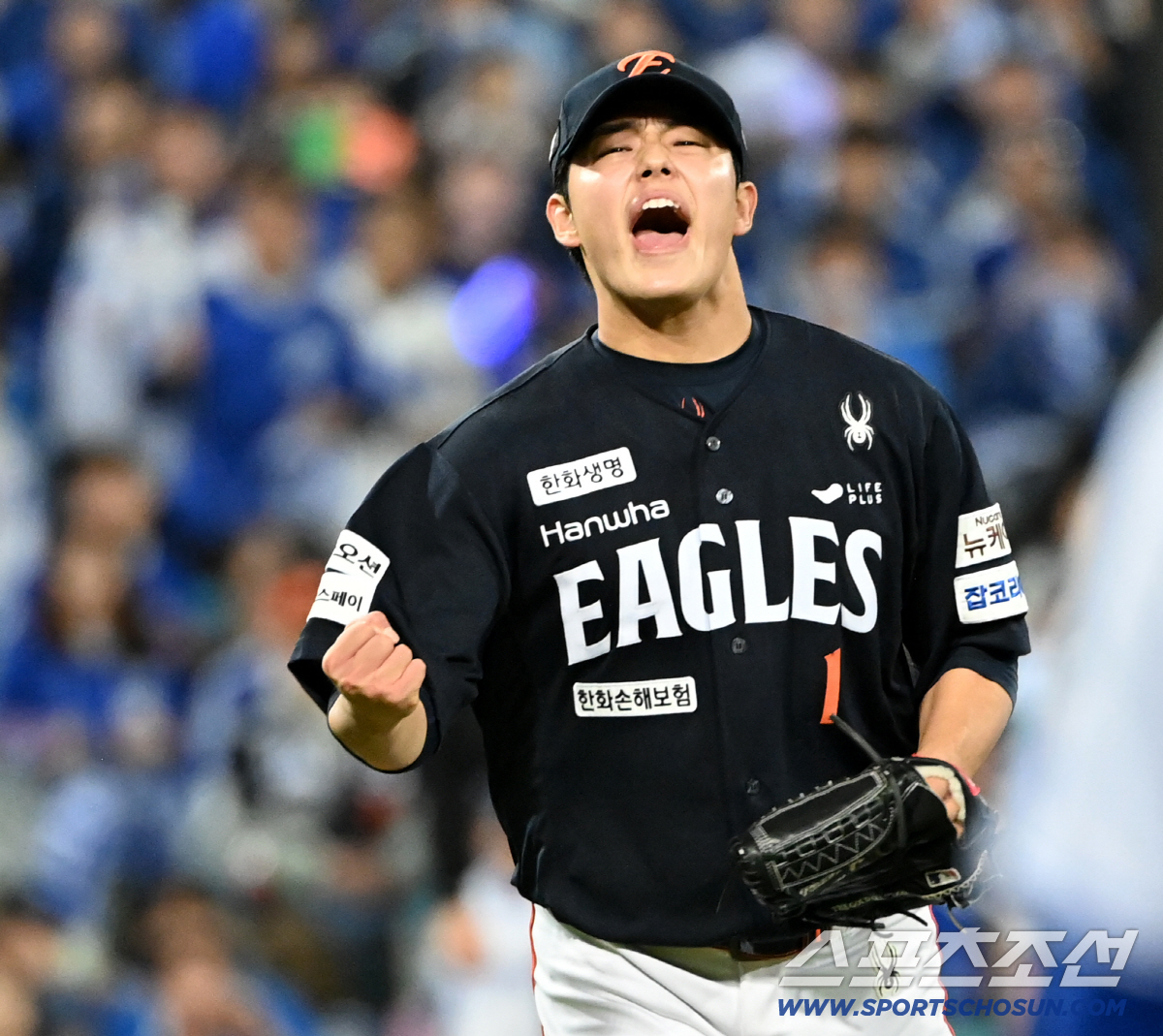 [포토] 주먹불끈 문동주, 또 막았다!