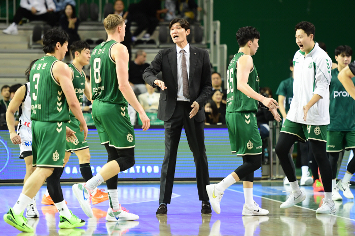 [현장인터뷰] DB 김주성 감독 "선수 교체 아쉬워. 선수들 끝까지 추격했다"