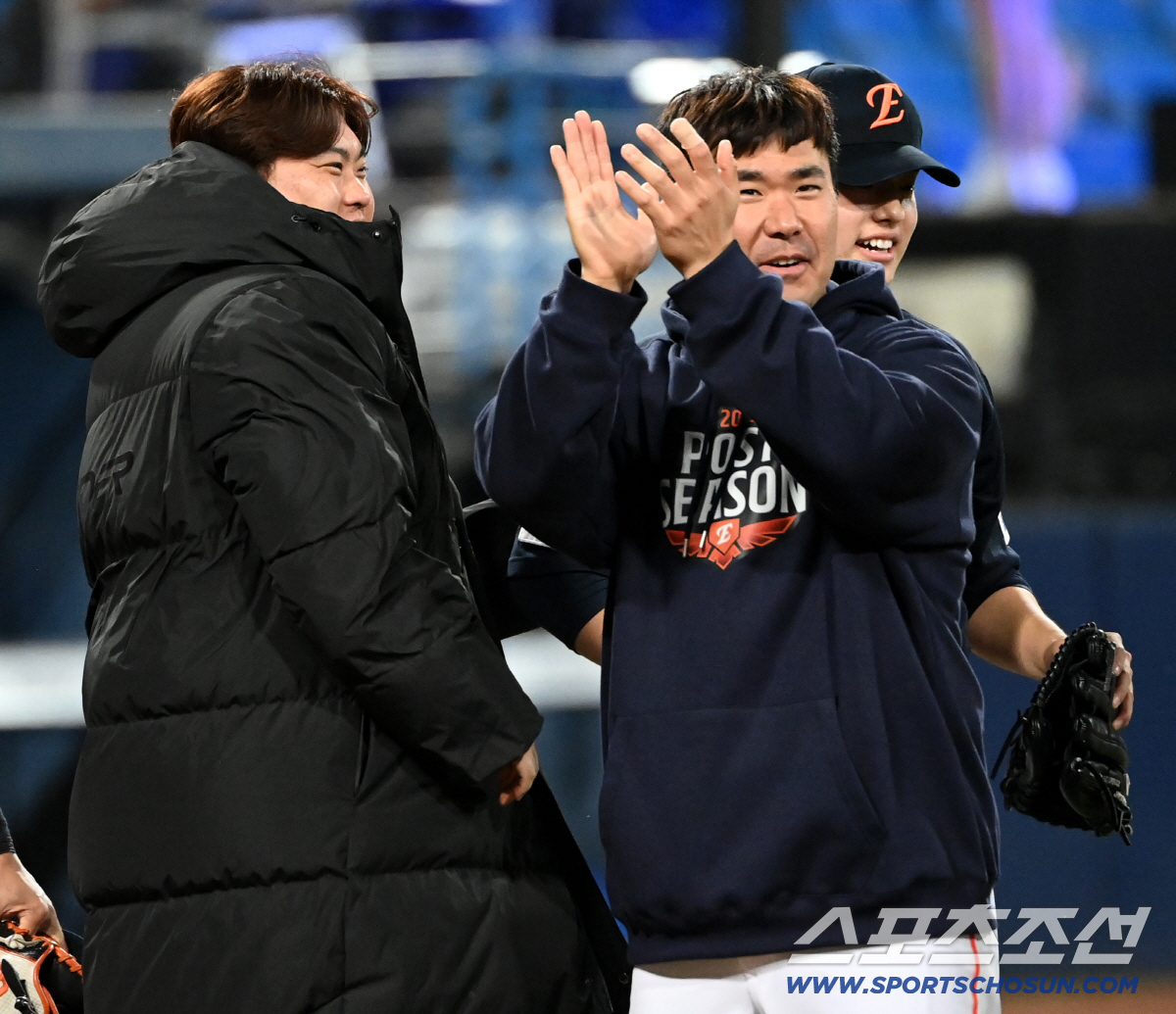 [포토] 류현진의 미소, 우리 동주가 해냈어요