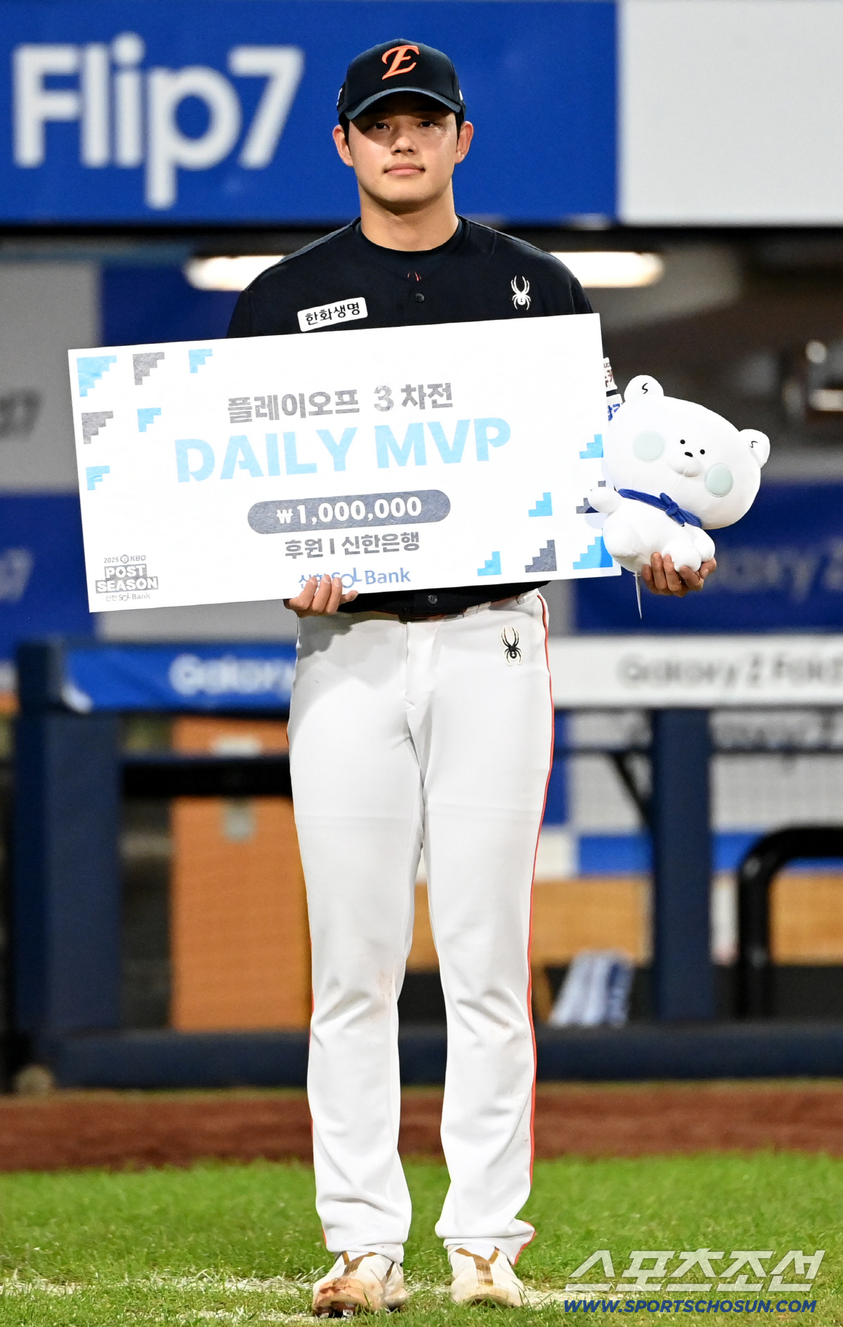 [포토] 문동주, 플레이오프 3차전 데일리 MVP!