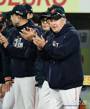 삼성 4차전 총력전? 한화도 마찬가지...김경문 감독 