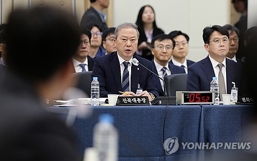 전북대 '개인정보 유출·채용 비리' 질타…총장 "송구스럽다"