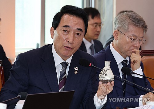 민주당 박수현 "5·18 정신 훼손 도서, 도서관 79곳서 소장"