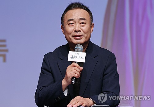 (서울=연합뉴스) 이재희 기자 = 22일 서울 서초구 국립국악원에서 열린 무용극 '춘향단전' 제작발표회에서 김충한 예술감독이 인사말을 하고 있다. 이 공연은 오는 11월 14일부터 16일까지 열린다. 2025.10.22 scape@yna.co.kr