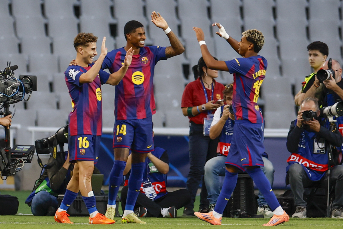 [UCL리뷰]'페르민 해트트릭' 바르샤, 올림피아코스에 6대1 대승