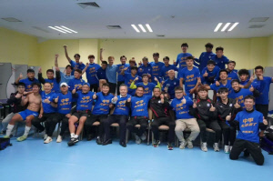 '中서도 봉길매직' 기적의 승격 이끈 김봉길 감독 