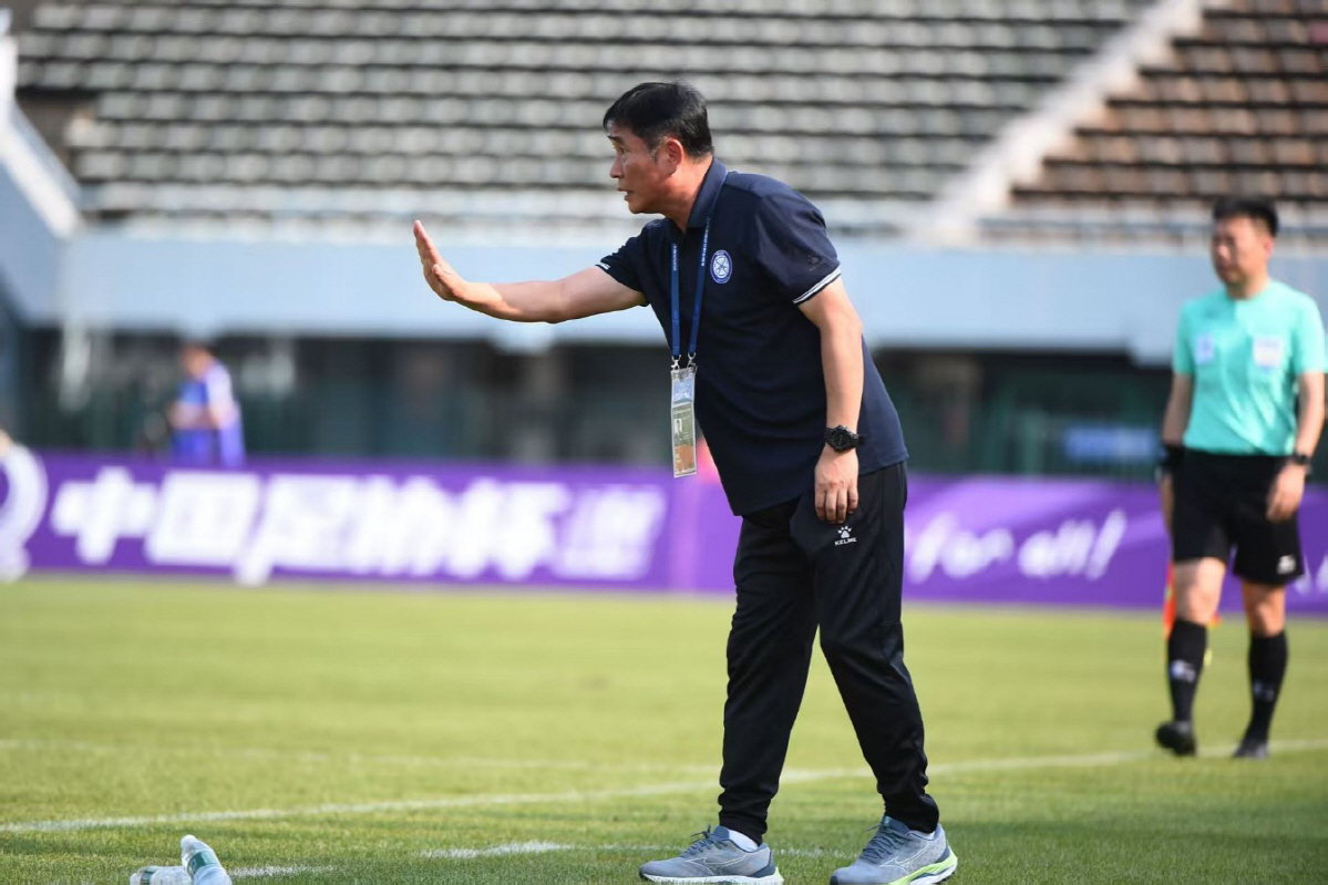 '中서도 봉길매직' 기적의 승격 이끈 김봉길 감독 "죽기살기로 했어요"[…